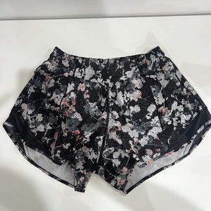 Lululemon shorts size 6 tall